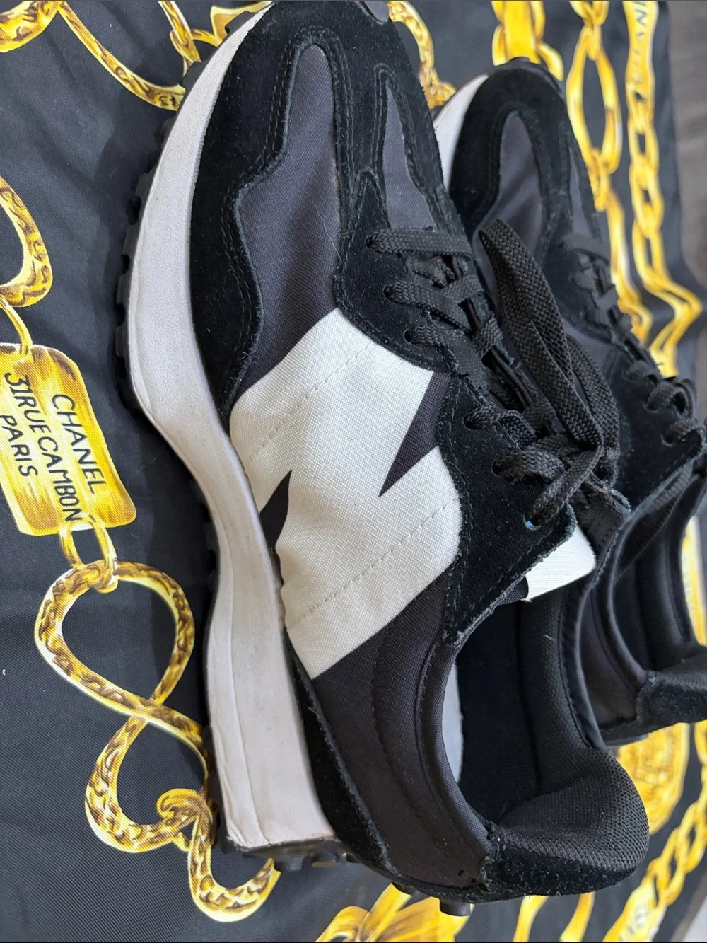 New Balance Black and White Women’s 327 Sneakers 8.5